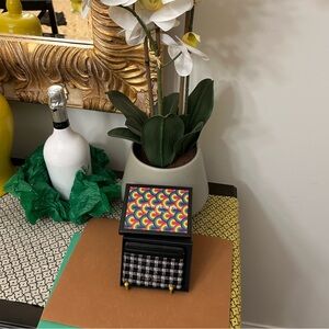 Kurt Geiger (NEW) Black & White Surrey Card Holder Unisex